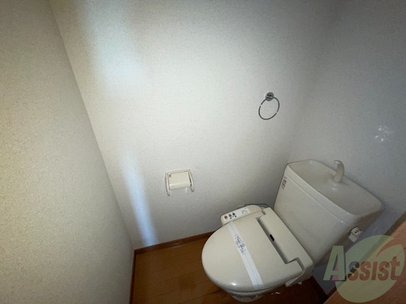 トイレ　トイレはウォシュレット機能付きで、快適にお過ごしいただけます