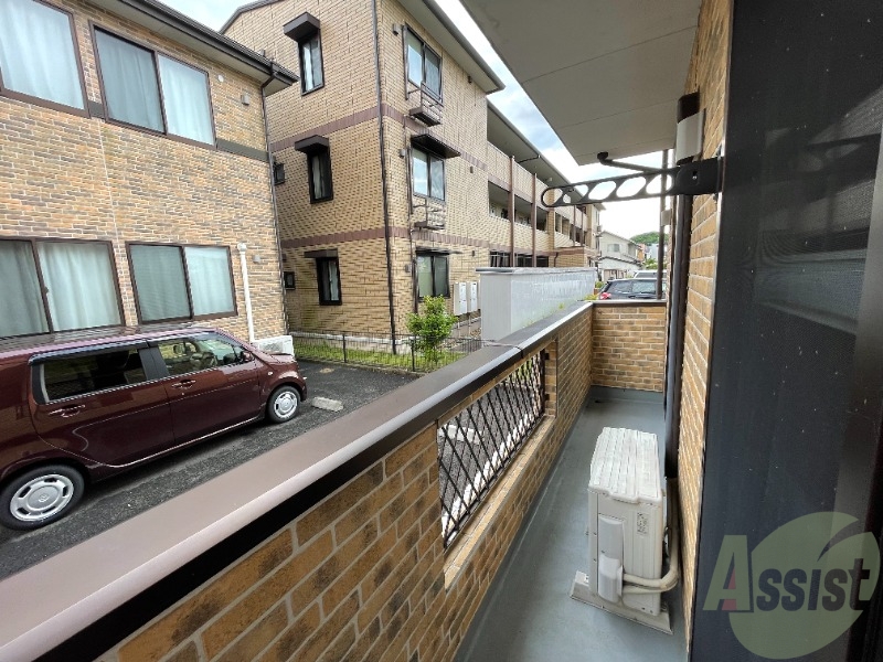 バルコニー　バルコニーはよく陽が当たり気持ちが良いです。