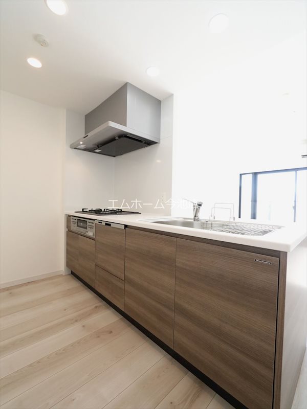 キッチン　システムキッチン（ガス3口グリル付）