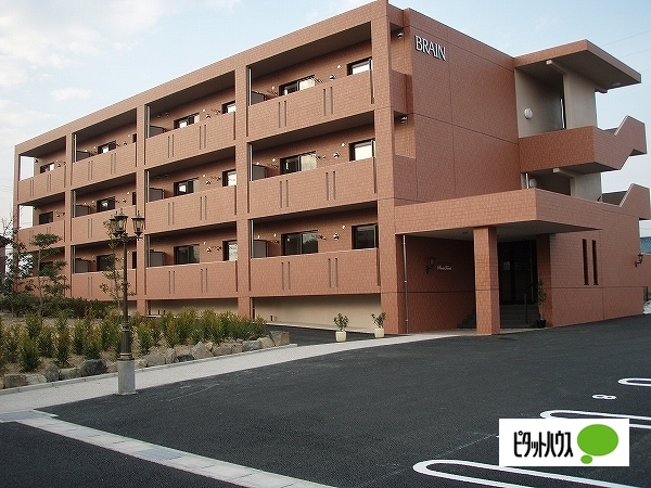 建物外観　☆３階建