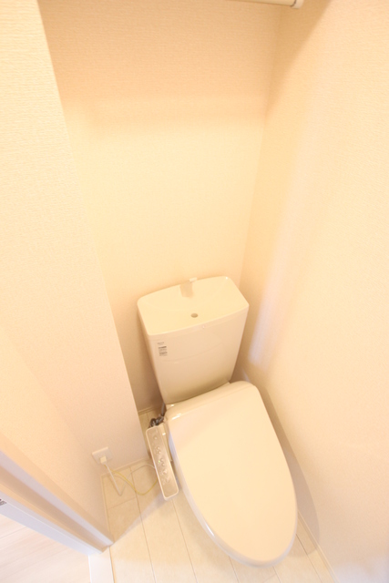 トイレ　多機能便座となりお尻に優しい設備です♪