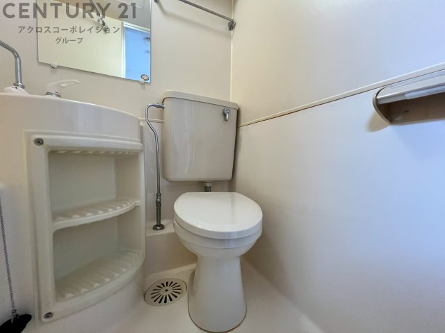 トイレ　収納も完備