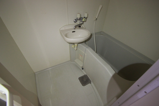 バス・シャワールーム　※別部屋の写真です