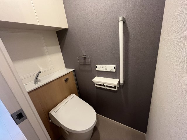 トイレ　(参考)同マンション同間取り他部屋の写真