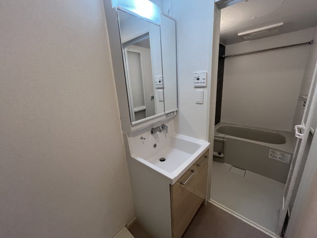 洗面設備　(参考)同マンション同間取り他部屋の写真