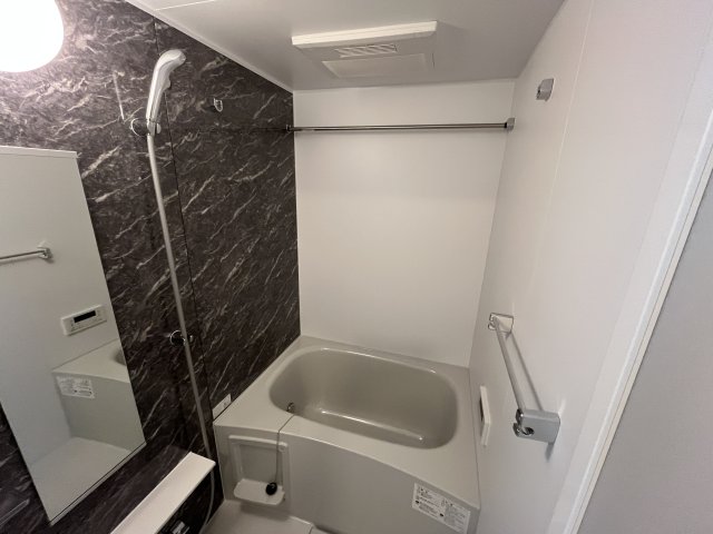 バス・シャワールーム　(参考)同マンション同間取り他部屋の写真