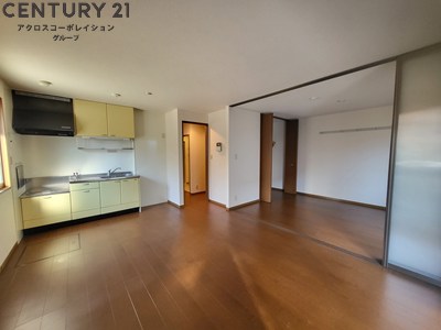 居室・リビング　角部屋の南向き！洋室と合わせて使用可能です