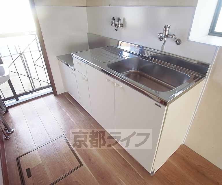 キッチン　明るいキッチンです。