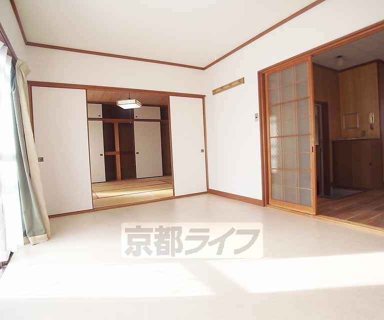 居室・リビング　明るいお部屋です。