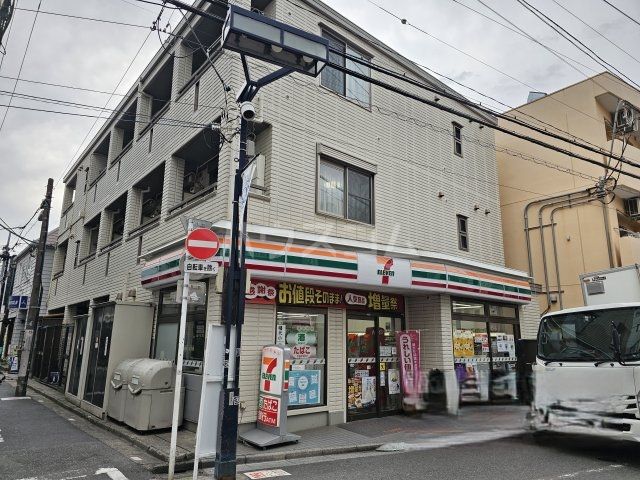 コンビニ　セブンイレブン 渋谷初台1丁目店（コンビニ）まで422m