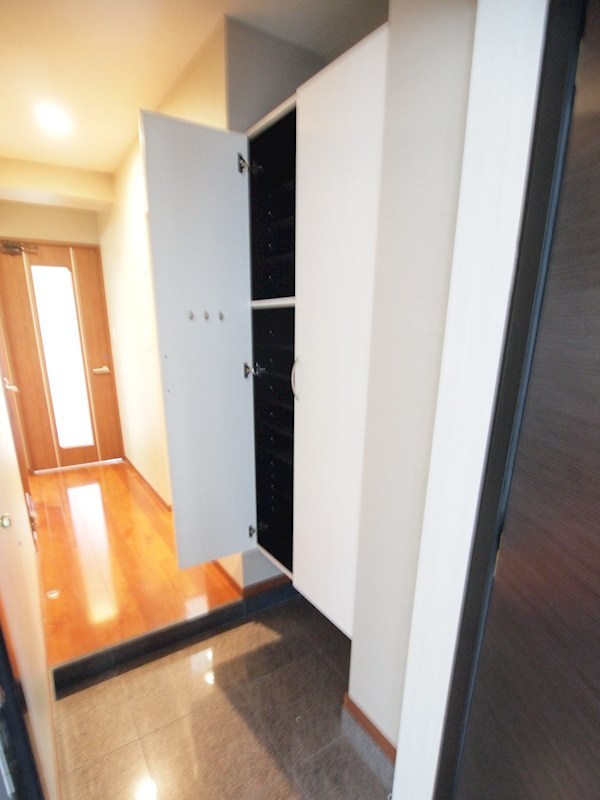 玄関　※内装は現況優先となります。