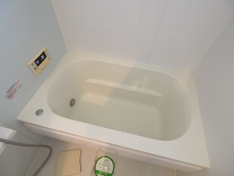 その他設備　広くて足が伸ばせるお風呂。