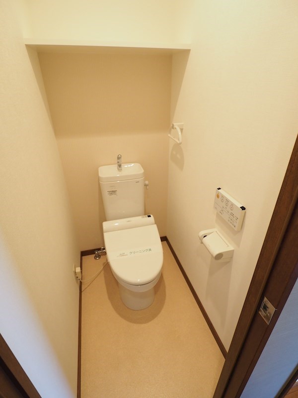 トイレ　ウォシュレット付きです。