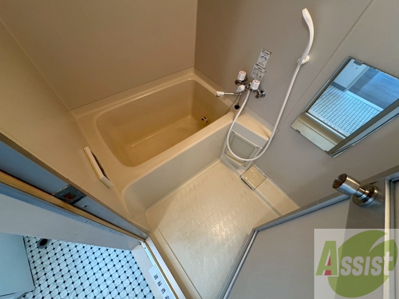 バス・シャワールーム　お風呂になります。一日の疲れを癒してくださいね。