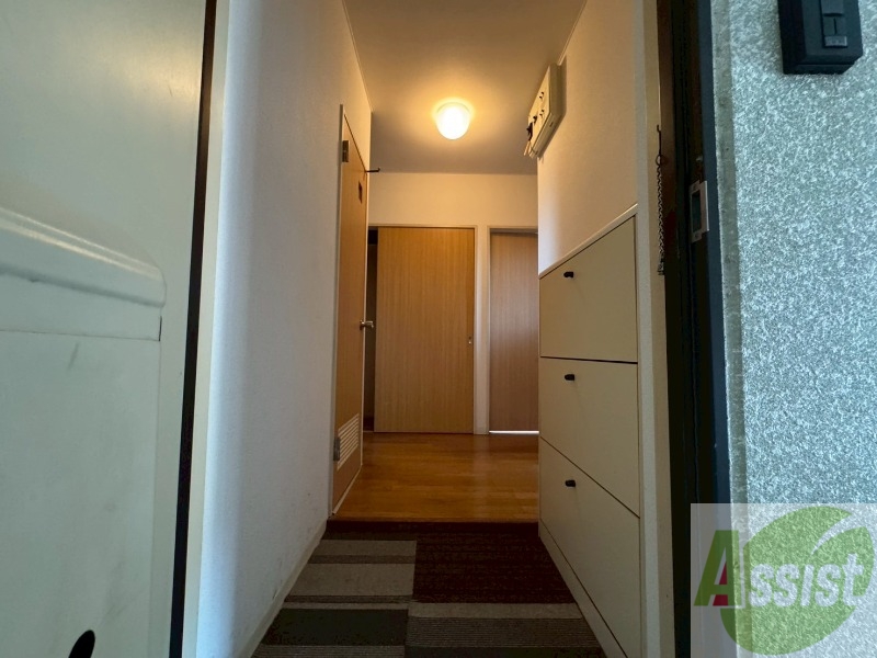 玄関　玄関の様子です。明るい印象ですね。気分もあがりそう。