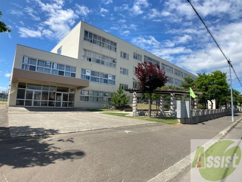 中学校　札幌市立新琴似北中学校（中学校）まで1804m
