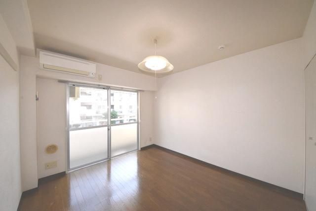 居室・リビング　★明るい居室★