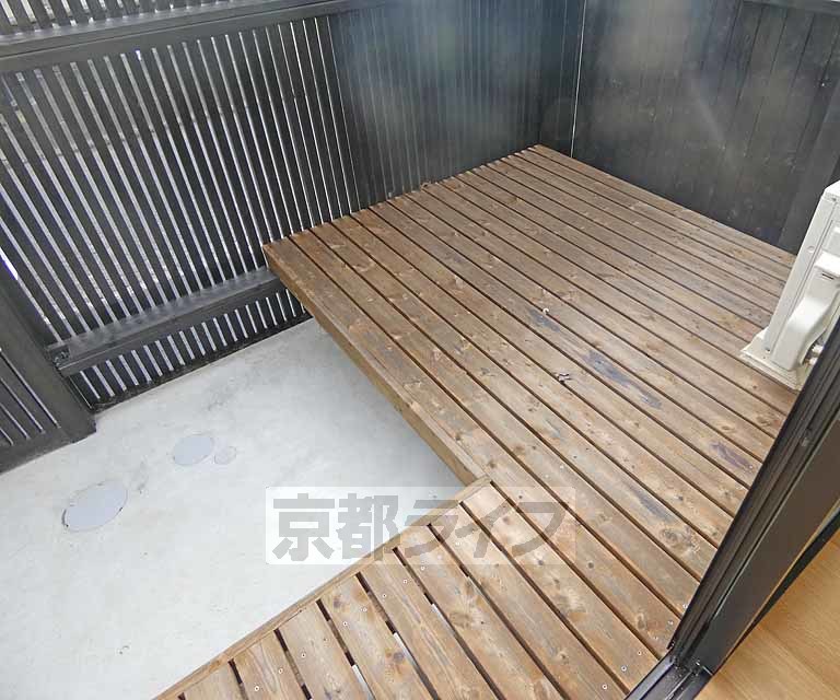 バルコニー　ウッドデッキのバルコニーです。