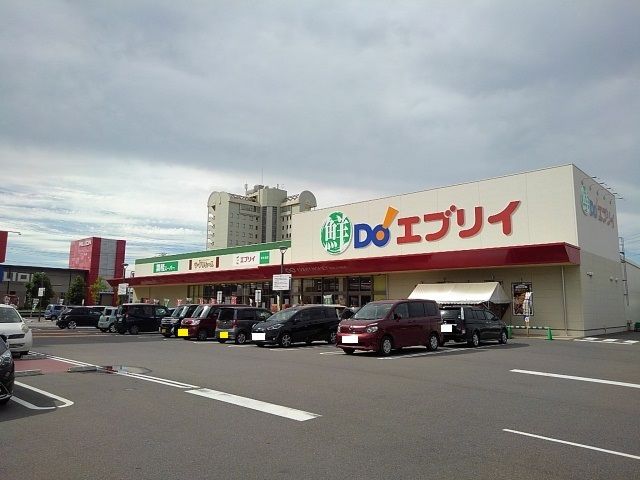 スーパー　エブリィ宇多津店（スーパー）まで880m
