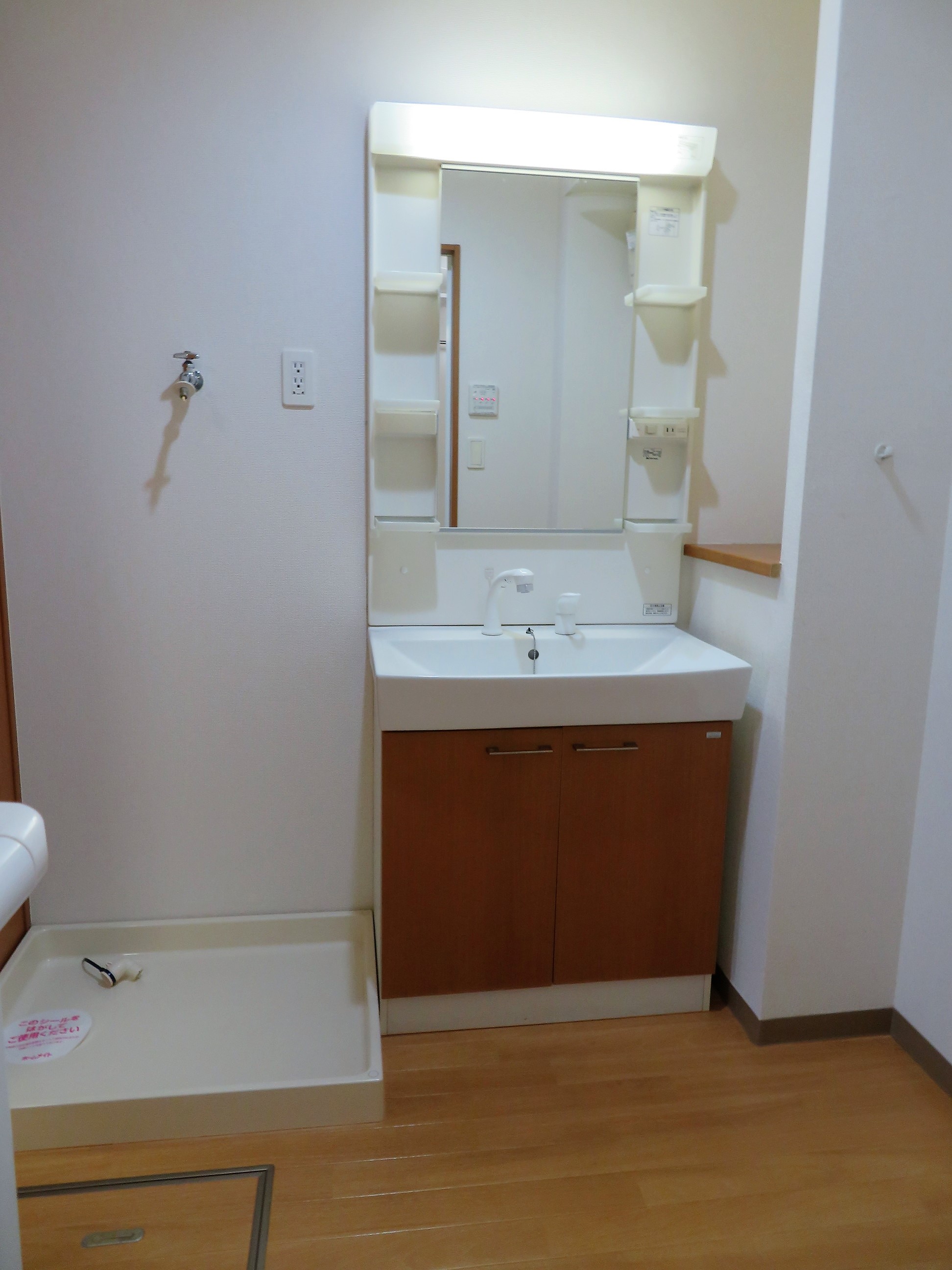 洗面設備　脱衣所です！独立型洗面台は忙しい朝の見方☆