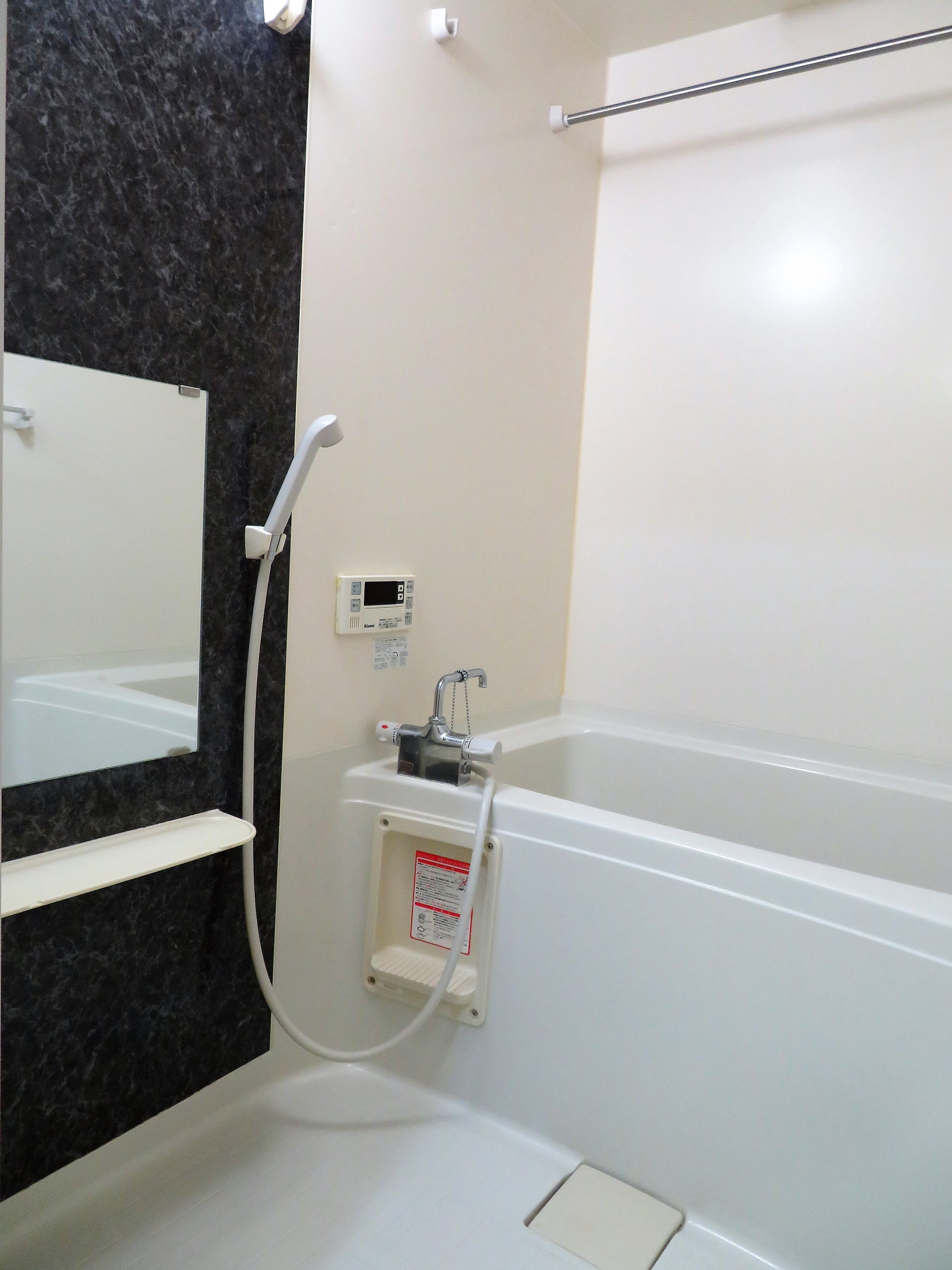 バス・シャワールーム　追い焚き・浴室乾燥機付きです！