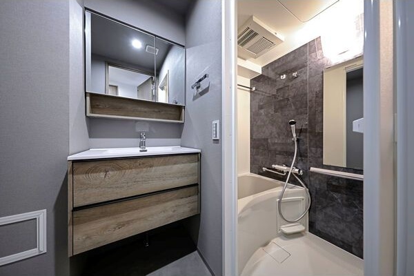 洗面設備　使いやすい独立洗面台です