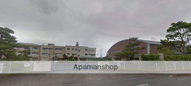 小学校　中小学校（小学校）まで534m