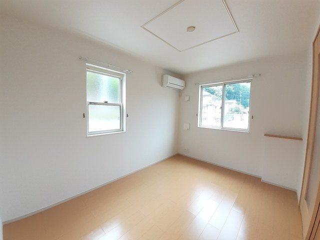 居室・リビング　こちらの居間で趣味の時間をお楽しみください