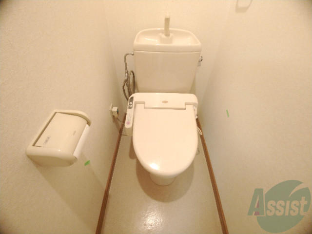 トイレ　人気のウォシュレットつきのトイレで、快適です。