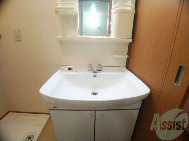 洗面設備　洗面台もきれいで使いやすくなっています。