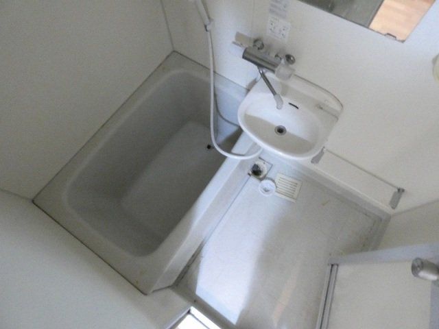 バス・シャワールーム　バスルームです。