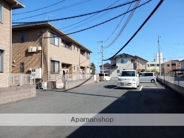 駐車場　エントランス