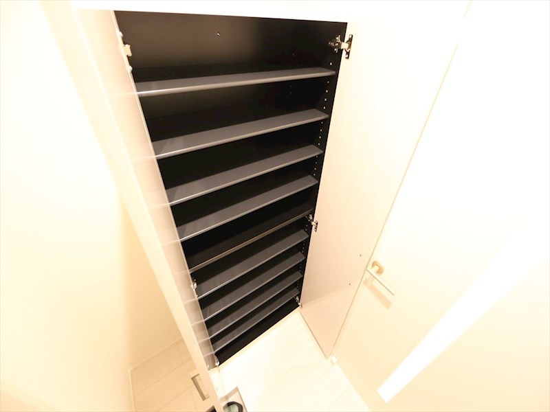 収納　玄関　シューズボックス付（収納充実してます）同型写真