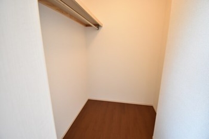 収納　ウォークインクローゼット（洋室）