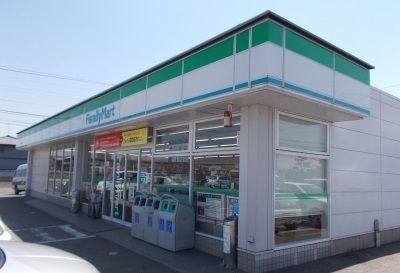 コンビニ　ファミリーマート（コンビニ）まで600m