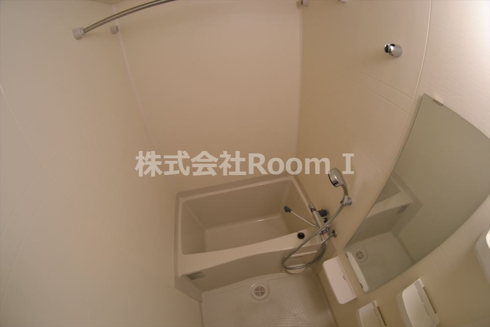 バス・シャワールーム　ゆったり過ごせるお風呂です ※反転タイプ