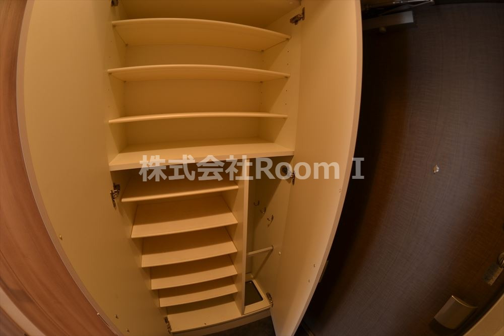 収納　こまごまとしたものを収納できそうですね ※反転タイプ