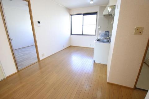 居室・リビング　室内