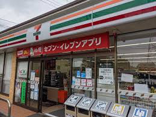 コンビニ　セブンイレブン（コンビニ）まで650m