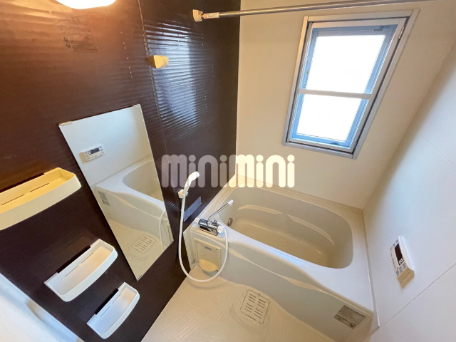 バス・シャワールーム　広々したバスルームです