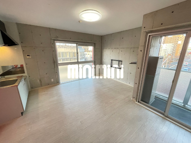 居室・リビング　エアコン付いてます