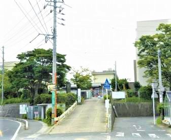 小学校　下関市立川中小学校（小学校）まで993m