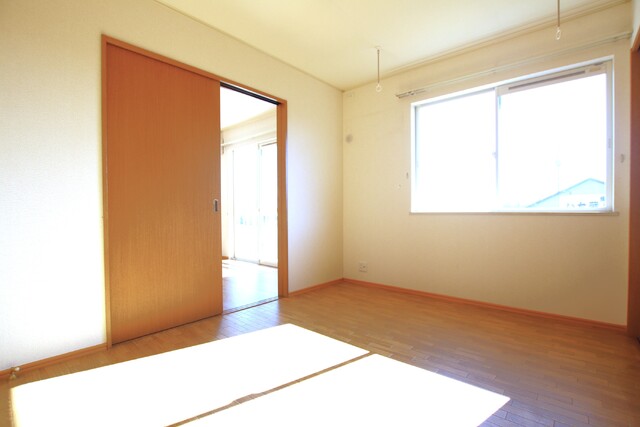 その他部屋・スペース　南西側洋室６帖　南向きのお部屋です♪