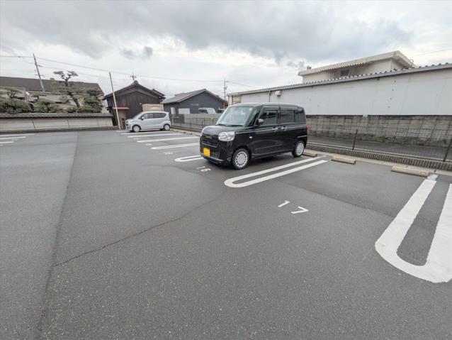 駐車場　エントランス