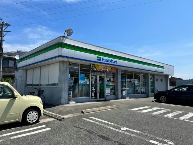 コンビニ　ファミリーマート茜部菱野店（コンビニ）まで74m