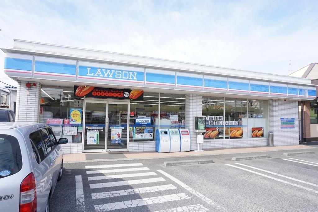 コンビニ　ローソン 吉川高富一丁目店（コンビニ）まで136m