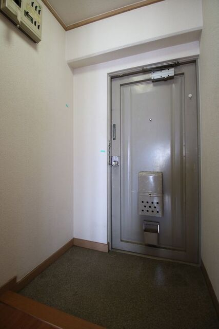 玄関　※別室の参考写真の為、現況優先です。