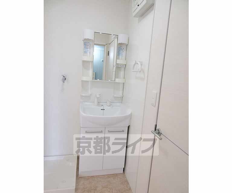 洗面設備　独立洗面台です