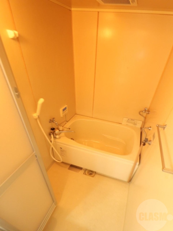 バス・シャワールーム　清潔感のあるバスルーム