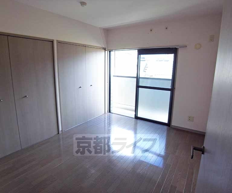 居室・リビング　南向きのバルコニーのお部屋